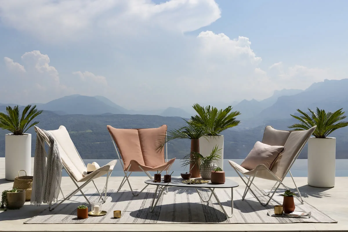 Wo der Rücken entzückt und der Tisch schwebt: Die Design-Philosophie von METANOIA MÖBEL